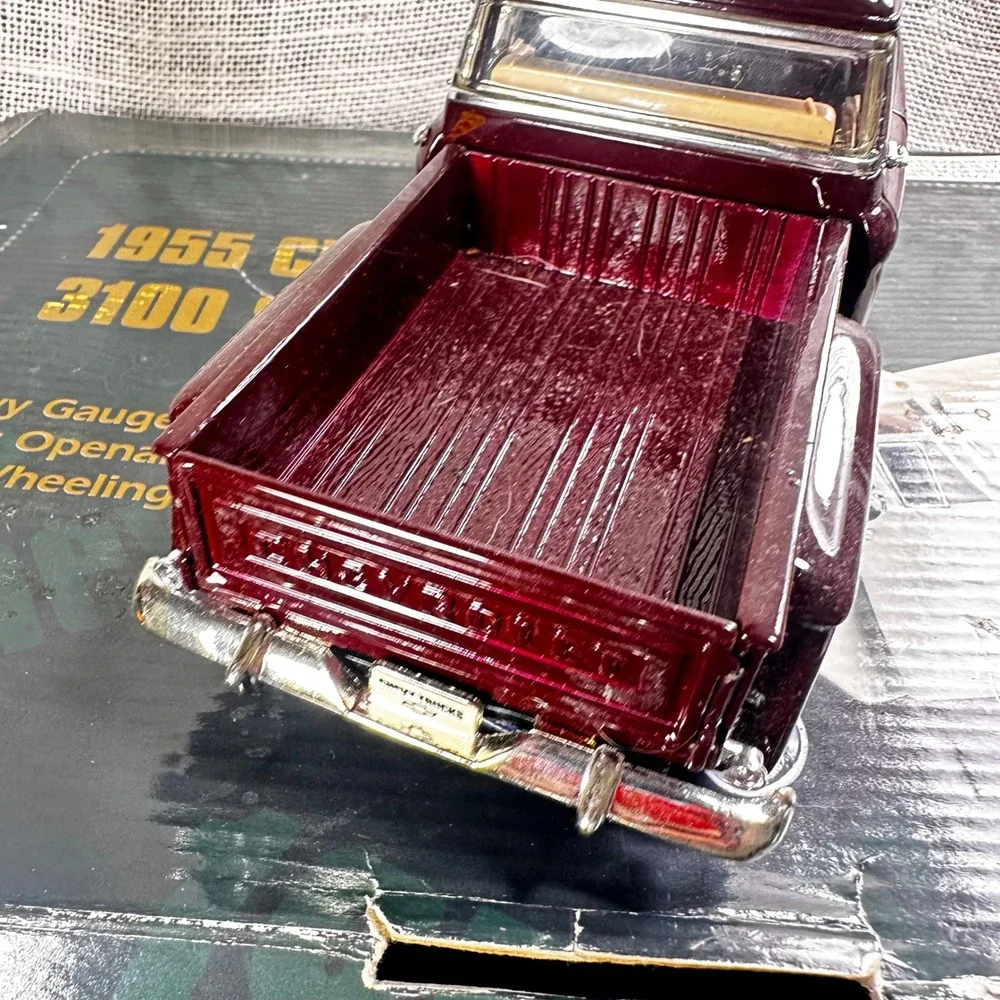 Superior 1955 Chevy 3100 Stepside 1:24 Diecast Truck Lot of 3 w/ Display READ